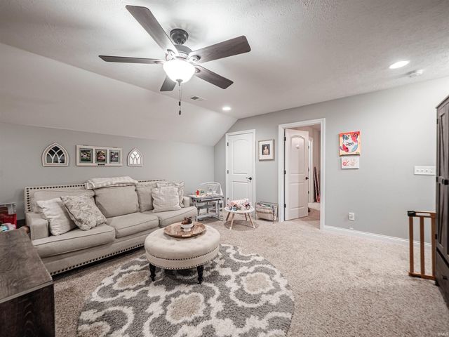 1512 Hills Drive, Evansville, IN 47720