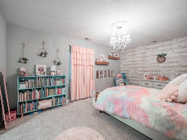 1512 Hills Drive, Evansville, IN 47720