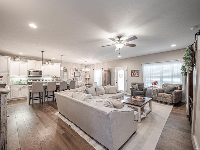 1512 Hills Drive, Evansville, IN 47720