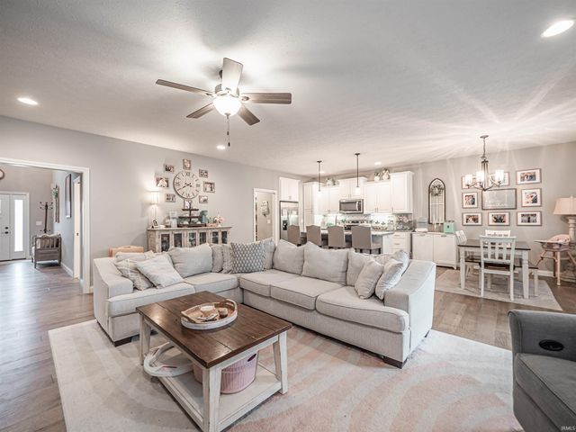 1512 Hills Drive, Evansville, IN 47720