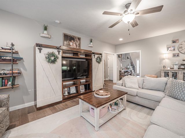 1512 Hills Drive, Evansville, IN 47720