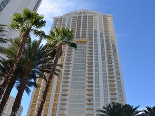 125 East Harmon Avenue 416, Las Vegas, NV 89109