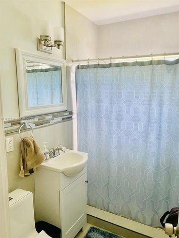 1810 SW 22nd Ave, Fort Lauderdale, FL 33312