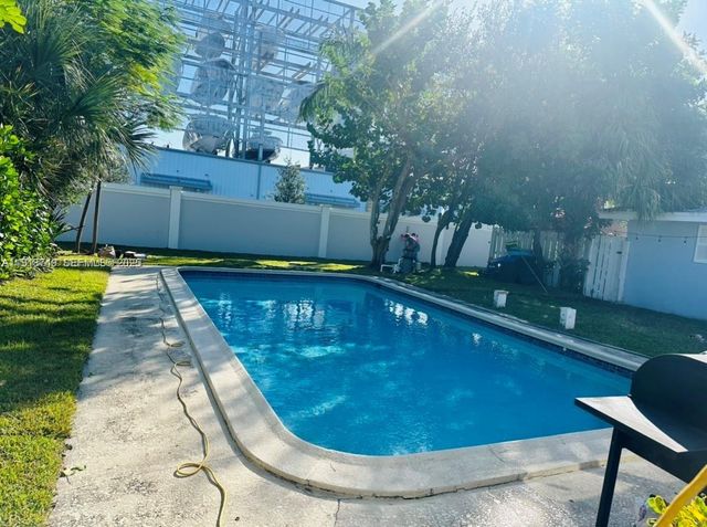 1810 SW 22nd Ave, Fort Lauderdale, FL 33312