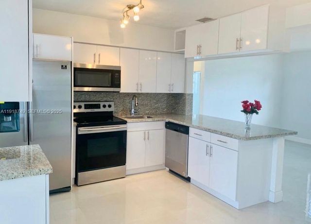 1810 SW 22nd Ave, Fort Lauderdale, FL 33312