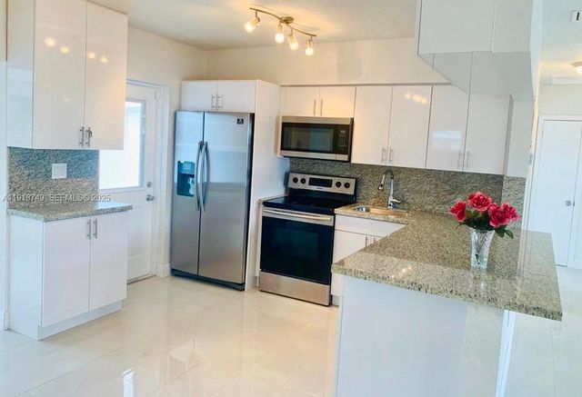 1810 SW 22nd Ave, Fort Lauderdale, FL 33312