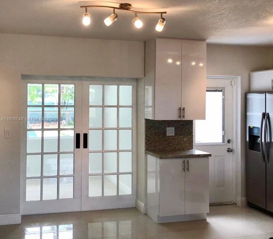 1810 SW 22nd Ave, Fort Lauderdale, FL 33312