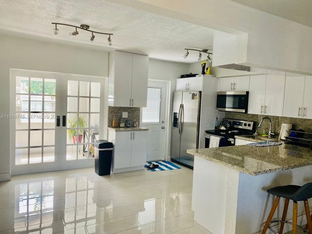 1810 SW 22nd Ave, Fort Lauderdale, FL 33312