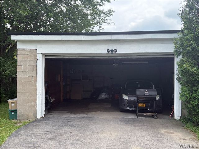 35 Bellwood Avenue, West Seneca, NY 14224