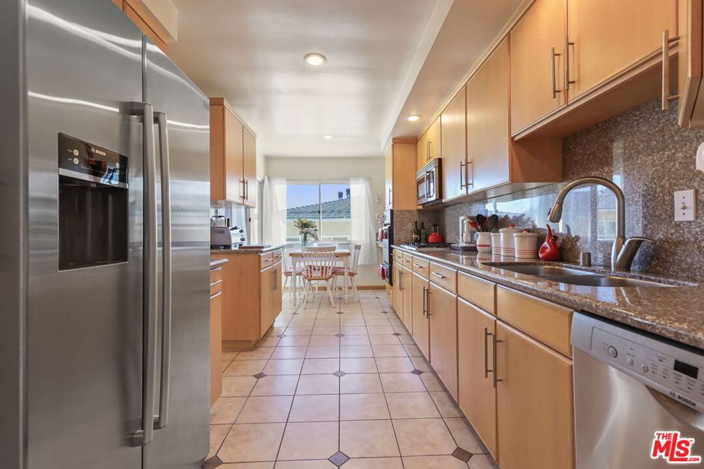 Image 9 of property listing at 1114 23rd Street 4, Santa Monica, CA 90403