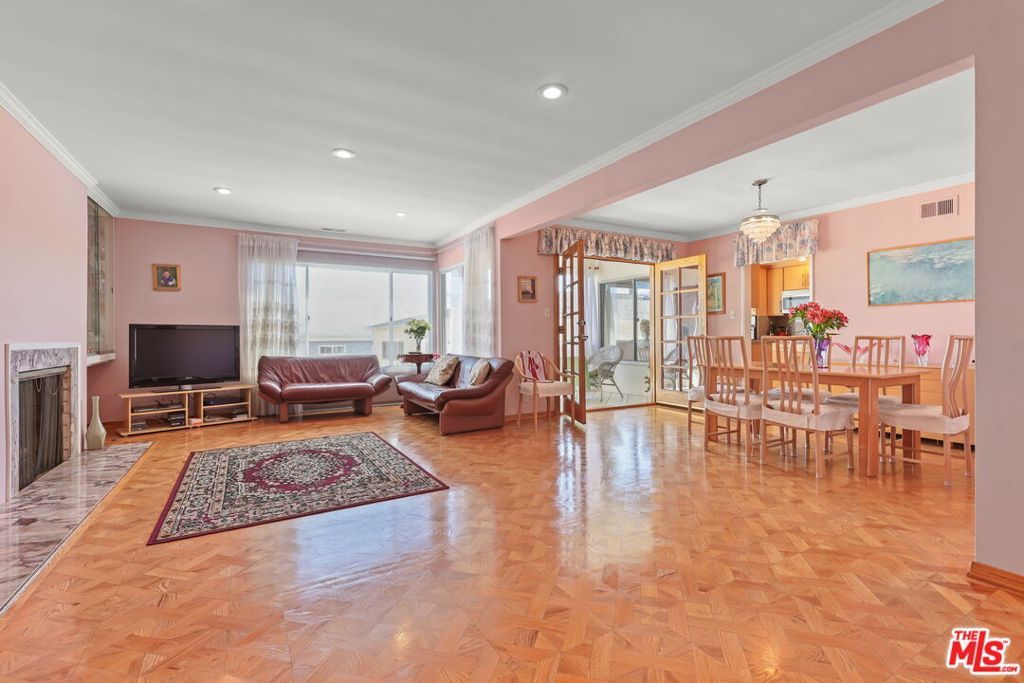 Image 2 of property listing at 1114 23rd Street 4, Santa Monica, CA 90403