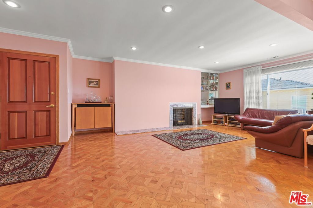 Image 3 of property listing at 1114 23rd Street 4, Santa Monica, CA 90403