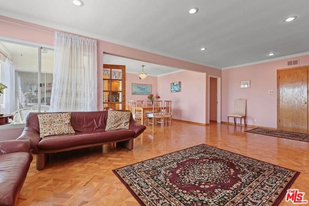 Image 4 of property listing at 1114 23rd Street 4, Santa Monica, CA 90403