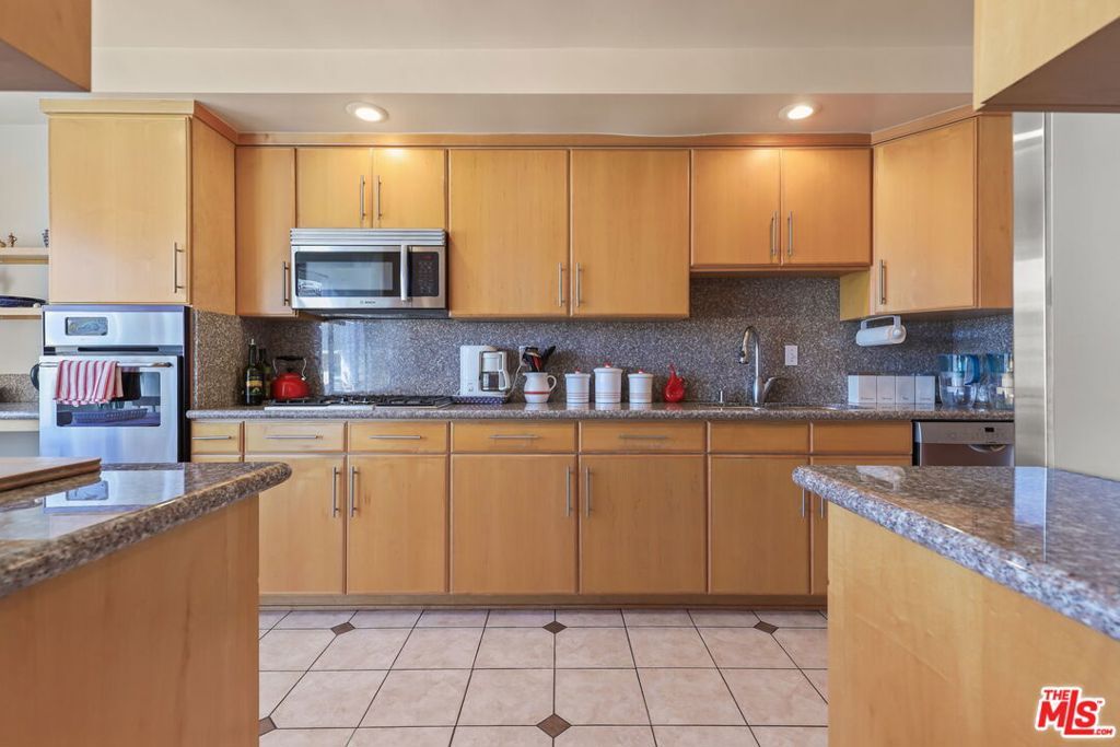 Image 8 of property listing at 1114 23rd Street 4, Santa Monica, CA 90403