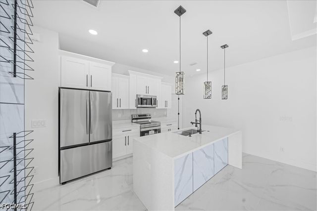 1420 NE 12th PL, Cape Coral, FL 33909