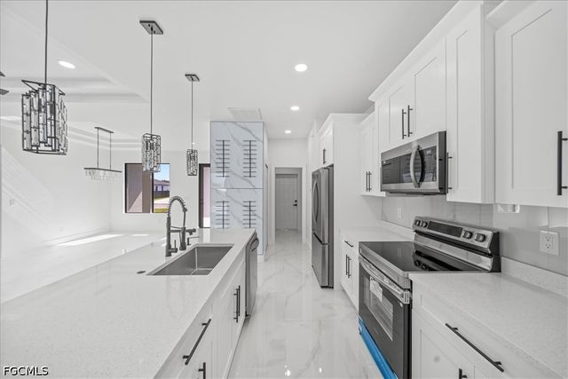 1420 NE 12th PL, Cape Coral, FL 33909