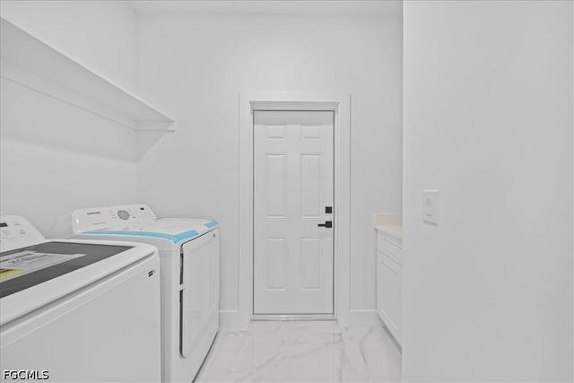 1420 NE 12th PL, Cape Coral, FL 33909