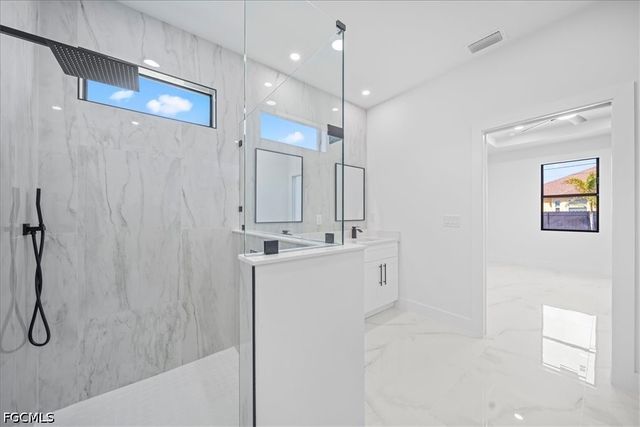 1420 NE 12th PL, Cape Coral, FL 33909