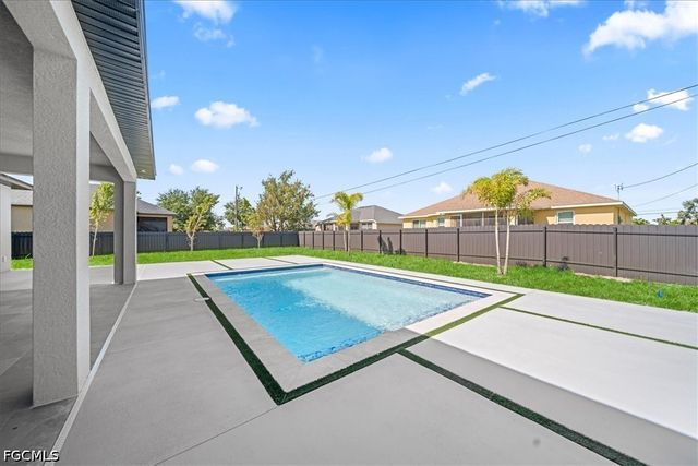 1420 NE 12th PL, Cape Coral, FL 33909