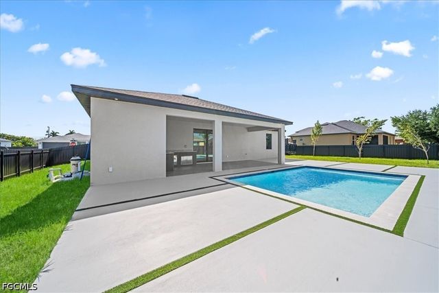 1420 NE 12th PL, Cape Coral, FL 33909