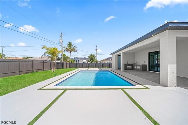 1420 NE 12th PL, Cape Coral, FL 33909