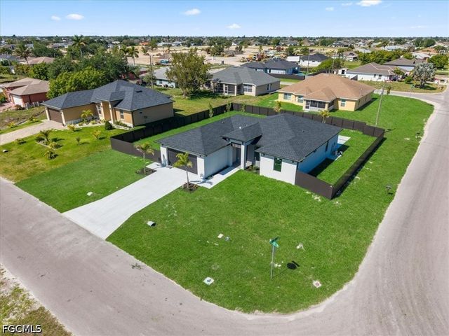 1420 NE 12th PL, Cape Coral, FL 33909