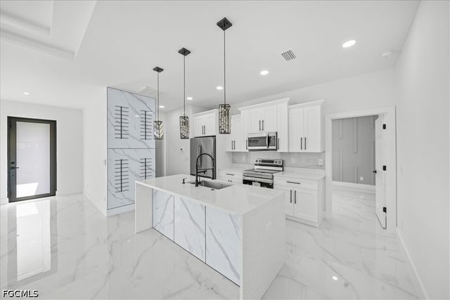 1420 NE 12th PL, Cape Coral, FL 33909