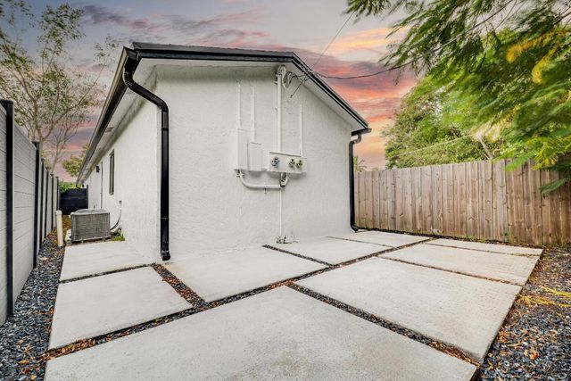 1126 NW 4th Avenue 1-2, Fort Lauderdale, FL 33311