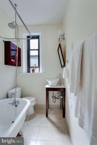 1419 R St NW Apt 33, Washington, DC 20009