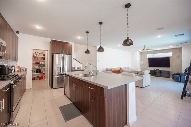 524 Grand Cascade Place, North Las Vegas, NV 89084