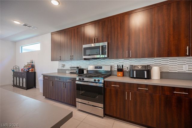 524 Grand Cascade Place, North Las Vegas, NV 89084