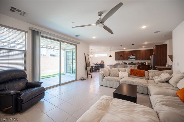 524 Grand Cascade Place, North Las Vegas, NV 89084