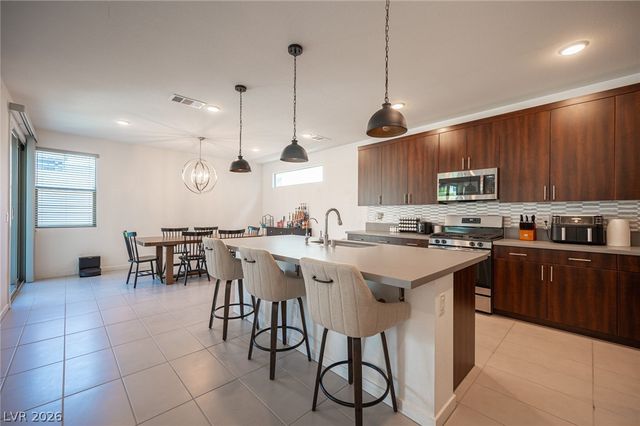 524 Grand Cascade Place, North Las Vegas, NV 89084