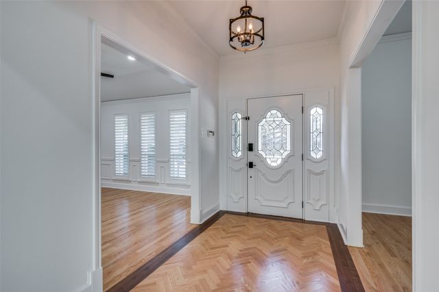 7018 Deloache, Dallas, TX 75225