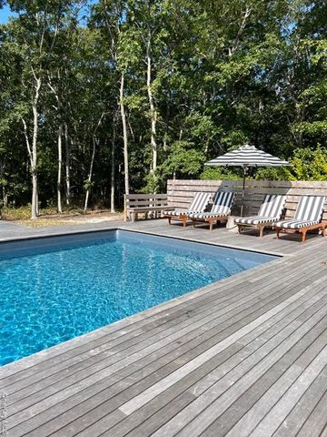 14 Park Circle, Quogue, NY 11959