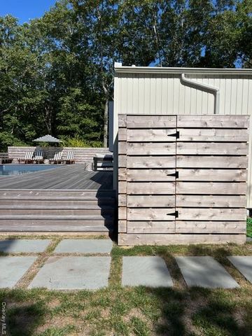 14 Park Circle, Quogue, NY 11959