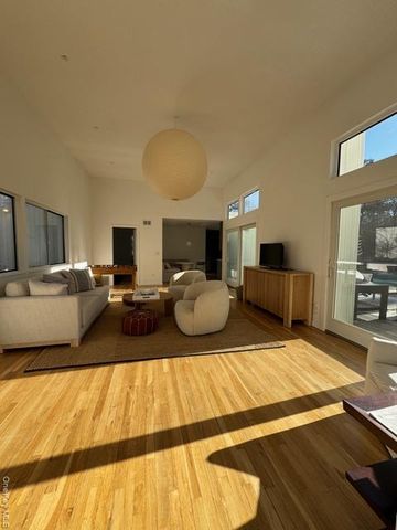 14 Park Circle, Quogue, NY 11959