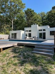 14 Park Circle, Quogue, NY 11959