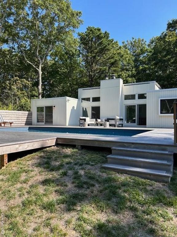 14 Park Circle, Quogue, NY 11959