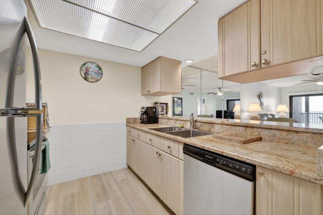 429 NE Tradewind 303, Hutchinson Island, FL 34996