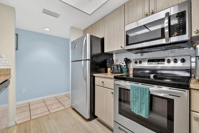 429 NE Tradewind 303, Hutchinson Island, FL 34996