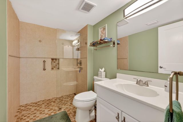 429 NE Tradewind 303, Hutchinson Island, FL 34996