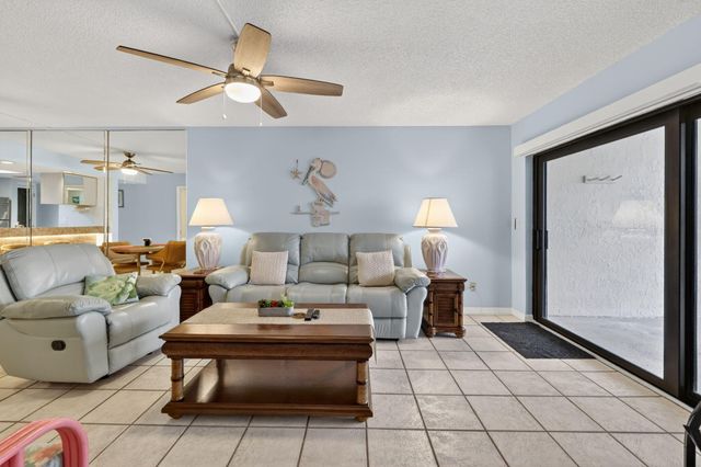 429 NE Tradewind 303, Hutchinson Island, FL 34996