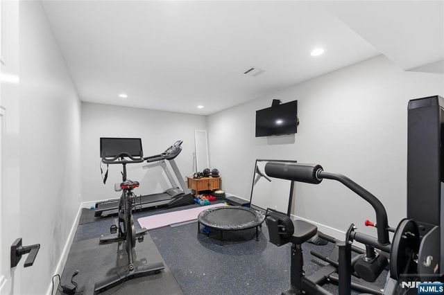 281 Beaufort Avenue, Livingston, NJ 07039