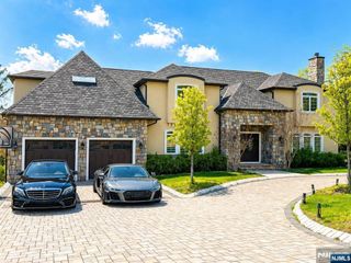 281 Beaufort Avenue, Livingston, NJ 07039