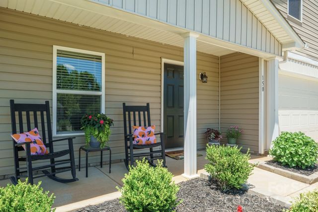 150 Four Andrews Drive, Harmony, NC 28634