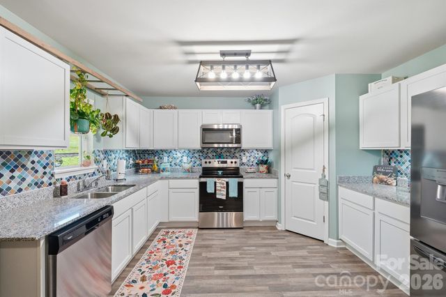 150 Four Andrews Drive, Harmony, NC 28634