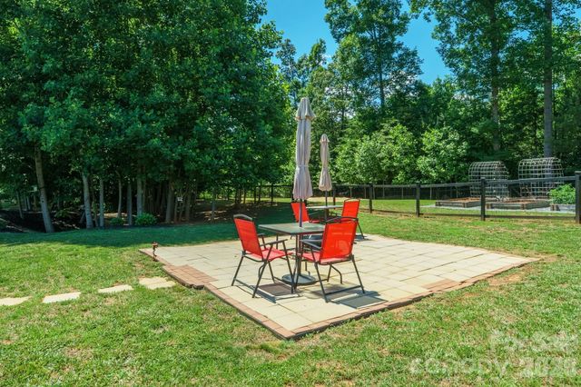 150 Four Andrews Drive, Harmony, NC 28634