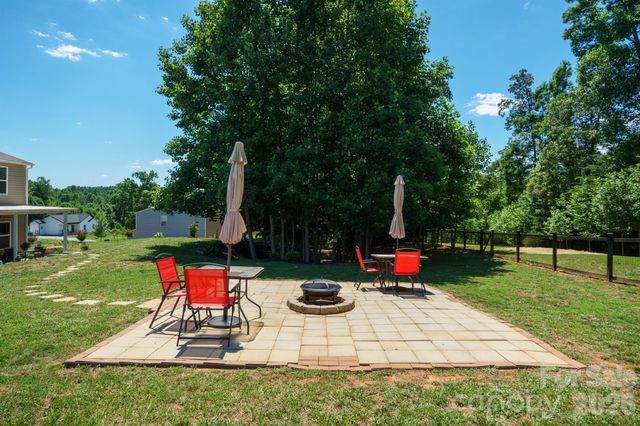150 Four Andrews Drive, Harmony, NC 28634