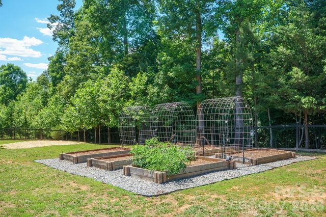 150 Four Andrews Drive, Harmony, NC 28634
